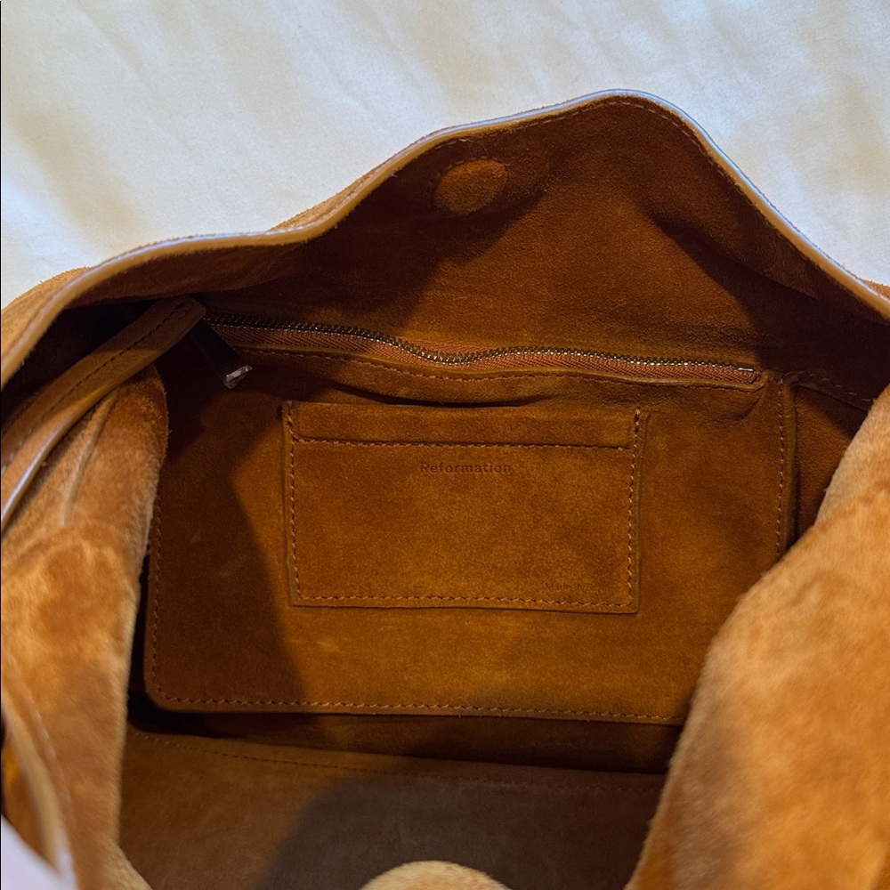 Reformation Small Vittoria Tote - Picture 7 of 11